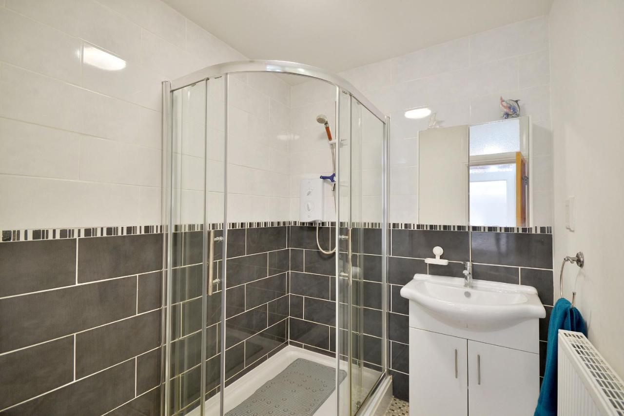Modern Ground Floor, 2 Bedroom Apartment, With Games, Chill Out Appartamento