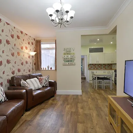 Spacious Modern Ground Floor Apartment, For Up To 6 Guests Scarborough Exterior photo