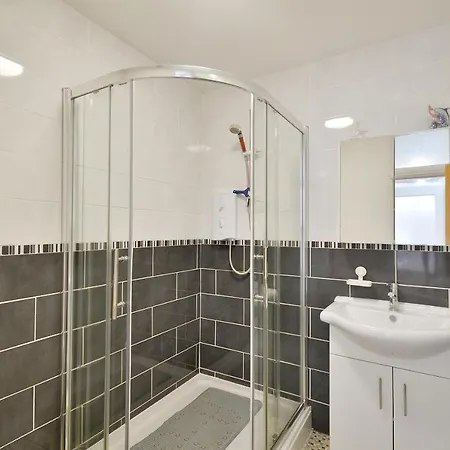 Spacious Modern Ground Floor Apartment, For Up To 6 Guests Scarborough Exterior photo