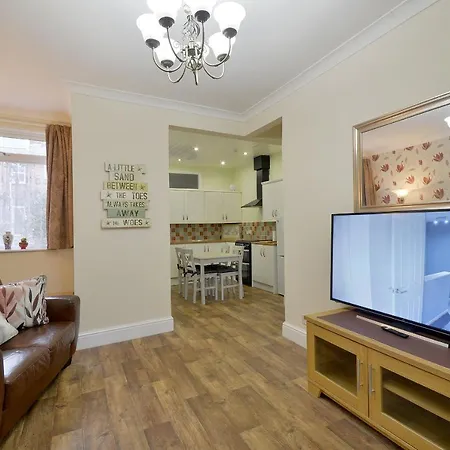 Spacious Modern Ground Floor Apartment, For Up To 6 Guests Scarborough Exterior photo