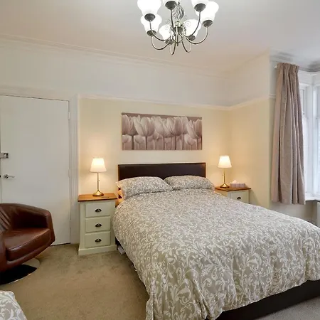 Spacious Modern Ground Floor Apartment, For Up To 6 Guests Scarborough Exterior photo