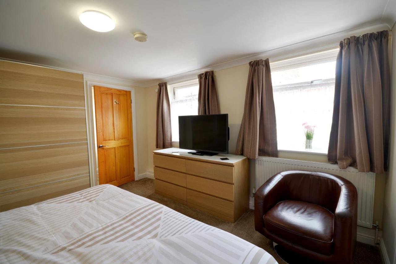 Apartment Spacious Modern Ground Floor Apartment, For Up To 6 Guests *