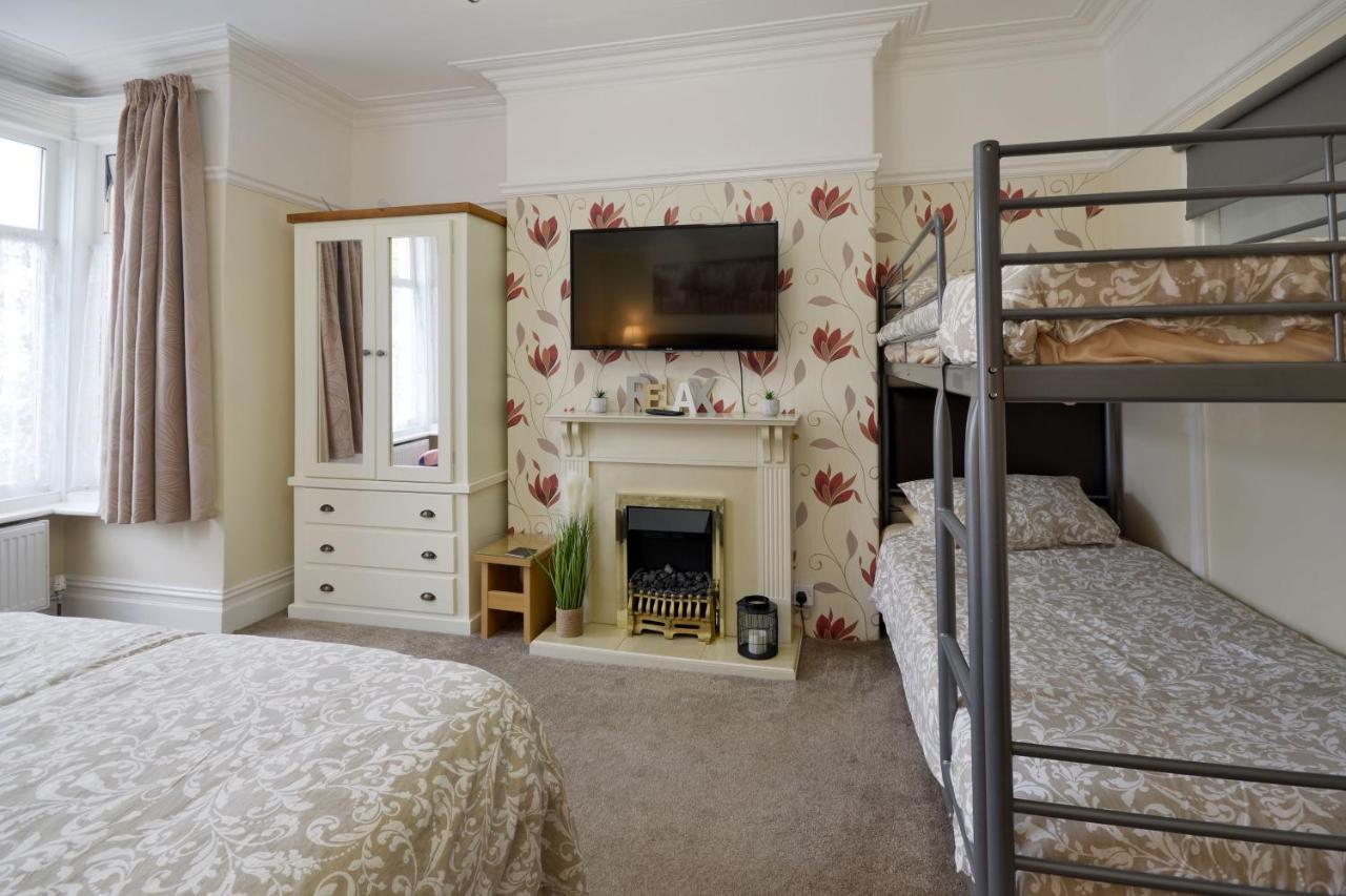 Spacious Modern Ground Floor Apartment, For Up To 6 Guests Apartment