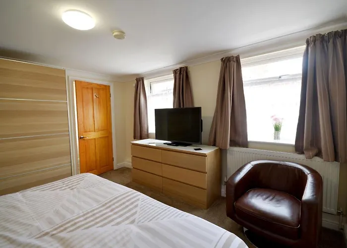 Spacious Modern Ground Floor Apartment, For Up To 6 Guests