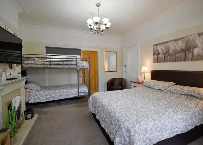 Spacious Modern Ground Floor Apartment, For Up To 6 Guests