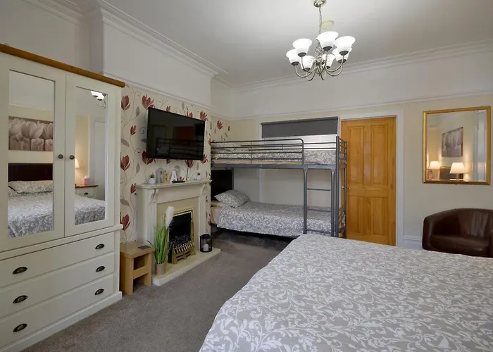 Spacious Modern Ground Floor Apartment, For Up To 6 Guests