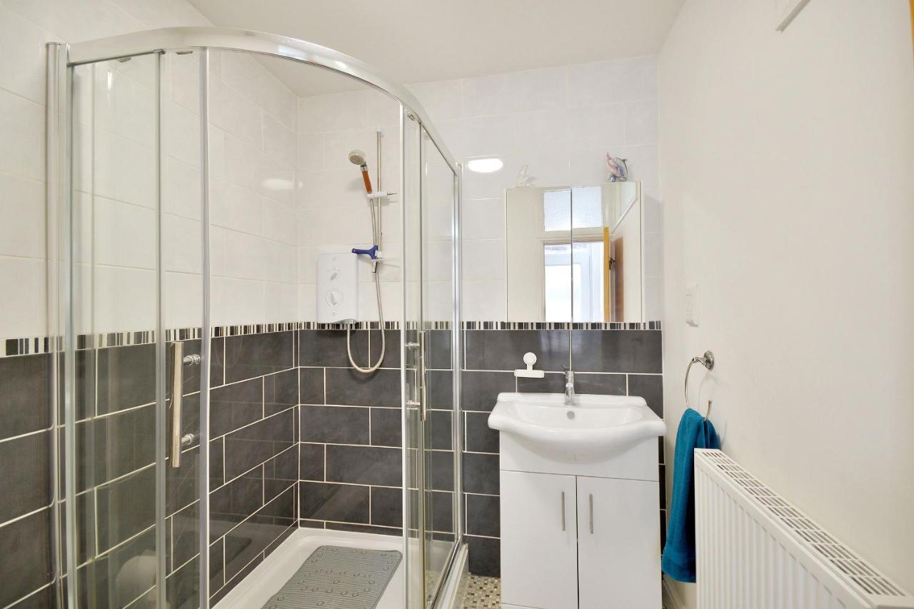 Apartment Spacious Modern Ground Floor Apartment, For Up To 6 Guests