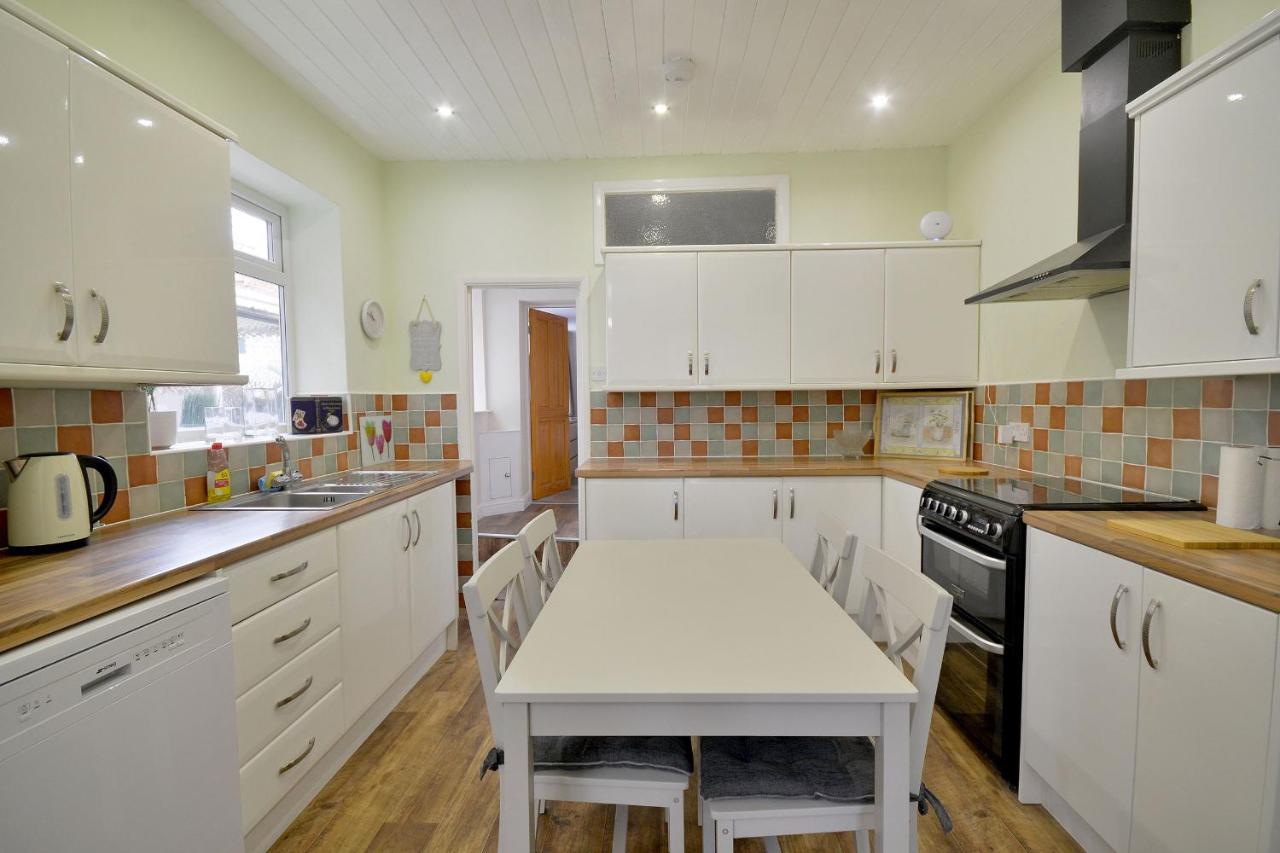 Spacious Modern Ground Floor Apartment, For Up To 6 Guests *
