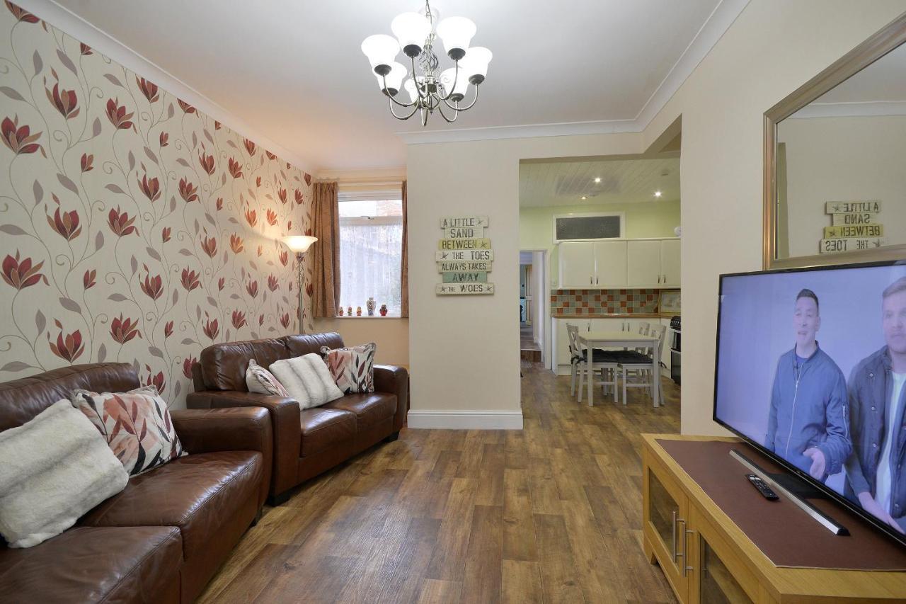 Spacious Modern Ground Floor Apartment, For Up To 6 Guests Apartment Scarborough