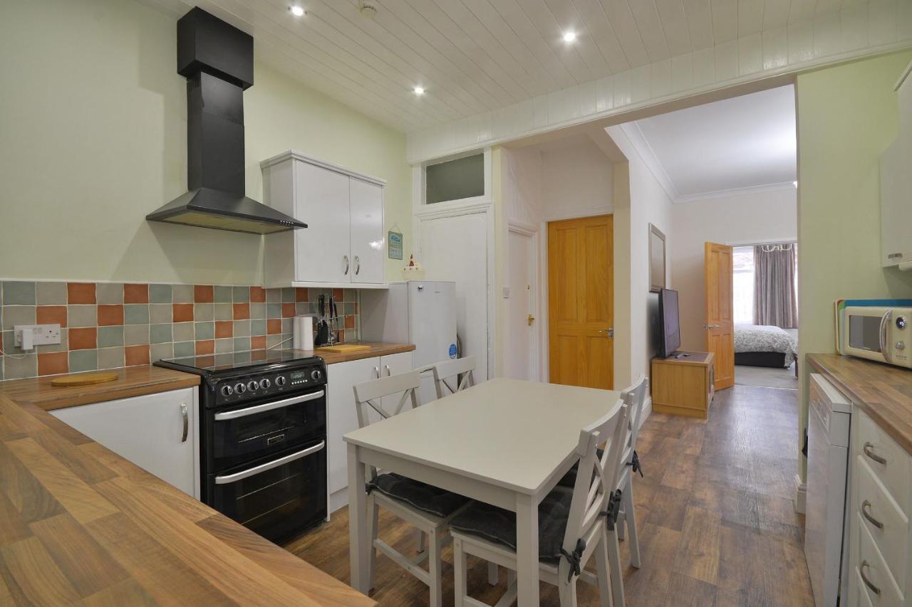 Spacious Modern Ground Floor Apartment, For Up To 6 Guests Apartment *