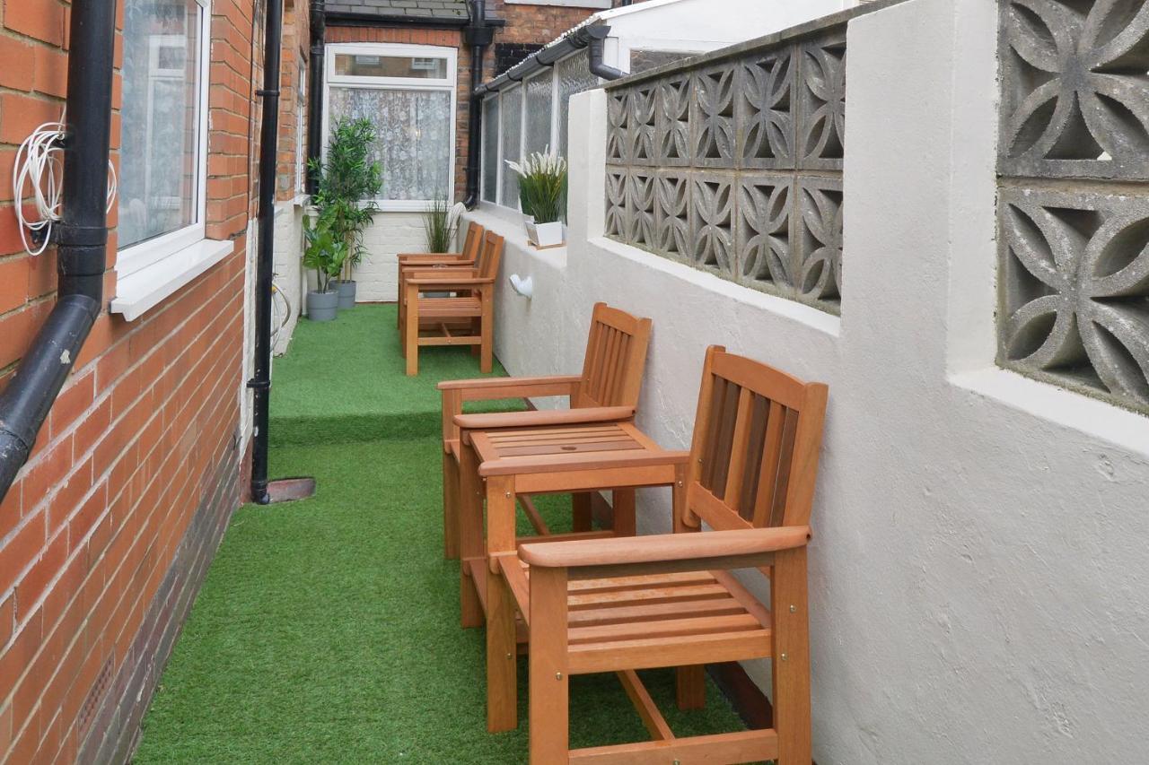 Spacious Modern Ground Floor Apartment, For Up To 6 Guests * Scarborough