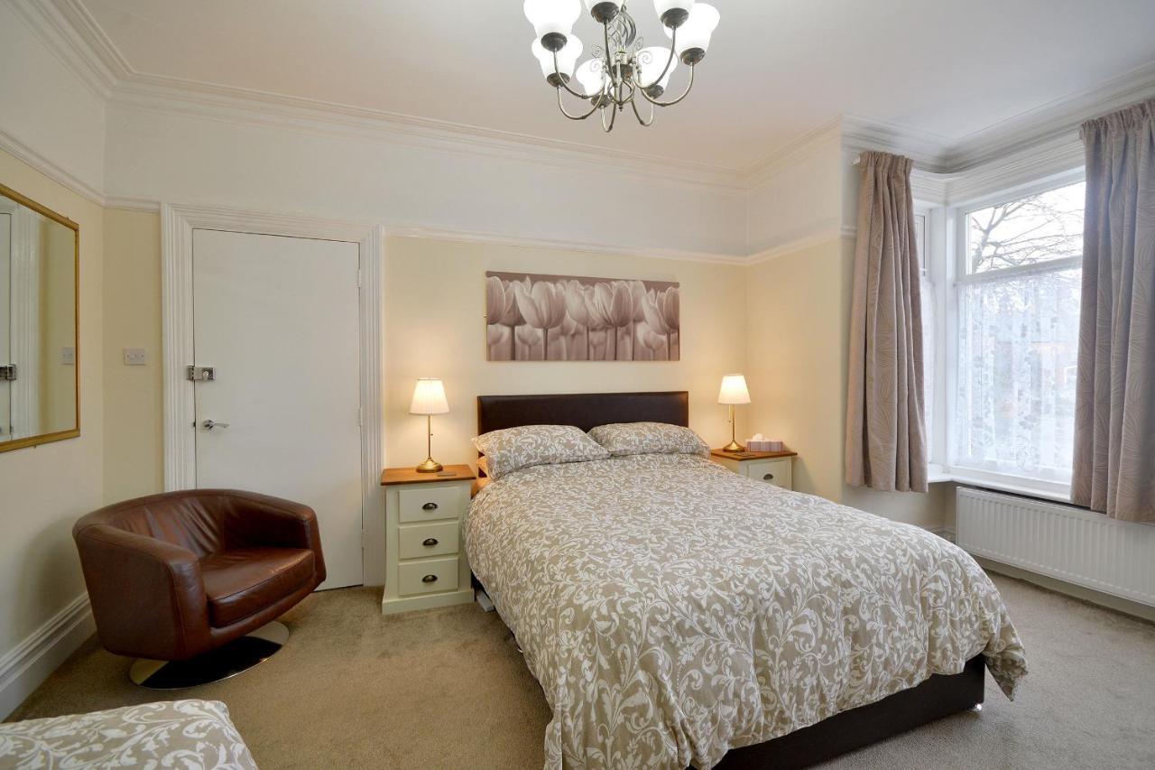 Spacious Modern Ground Floor Apartment, For Up To 6 Guests Apartment Scarborough