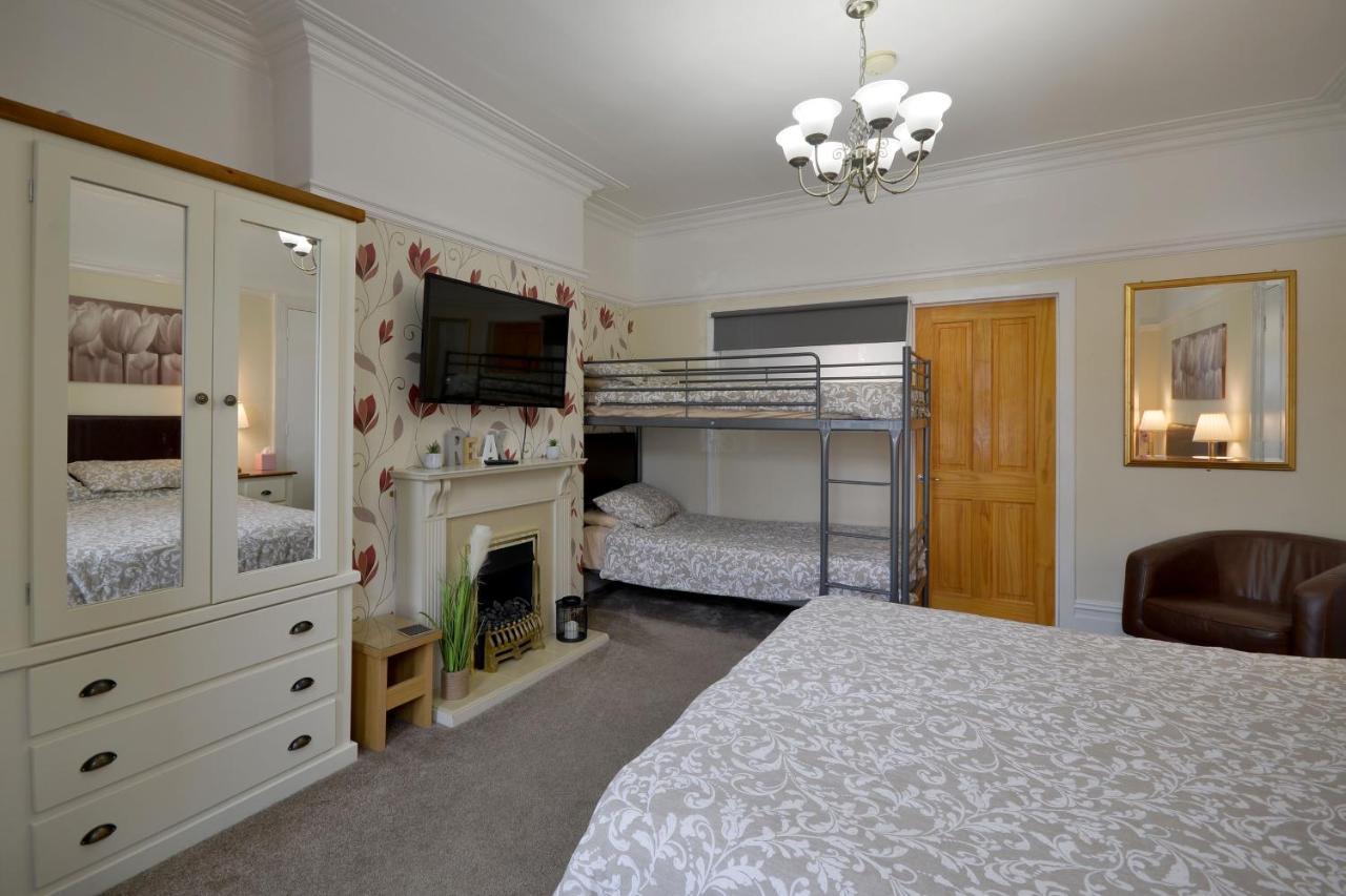 Spacious Modern Ground Floor Apartment, For Up To 6 Guests *