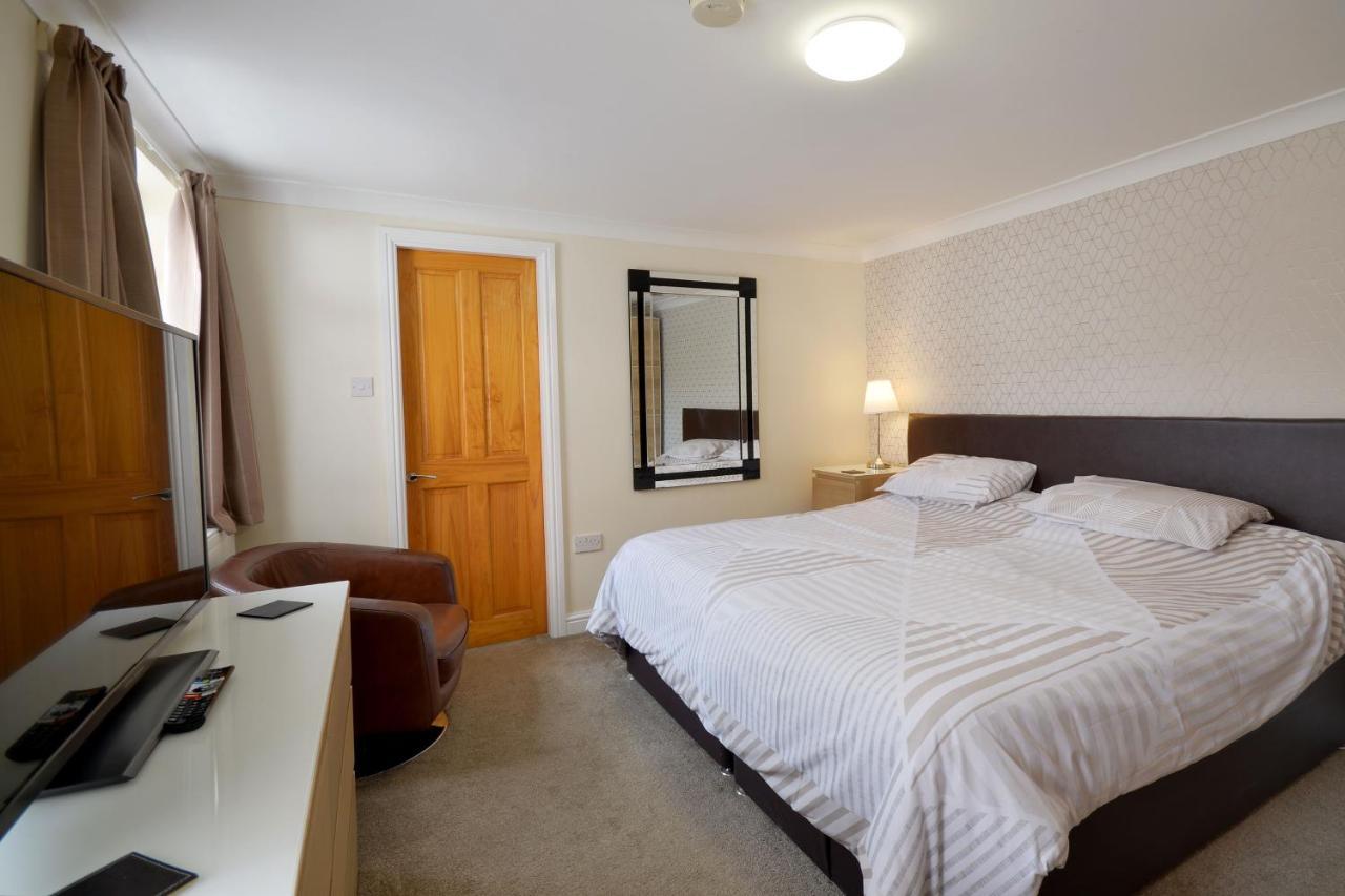 Spacious Modern Ground Floor Apartment, For Up To 6 Guests * Scarborough